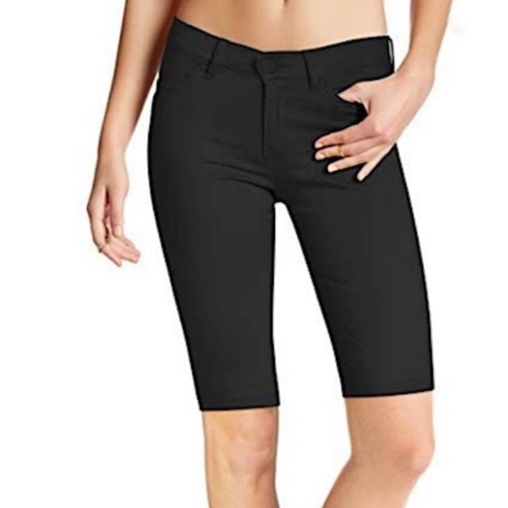 🖤✨ Women’s Hybrid Bermuda Shorts – Sleek & Versatile ✨🖤